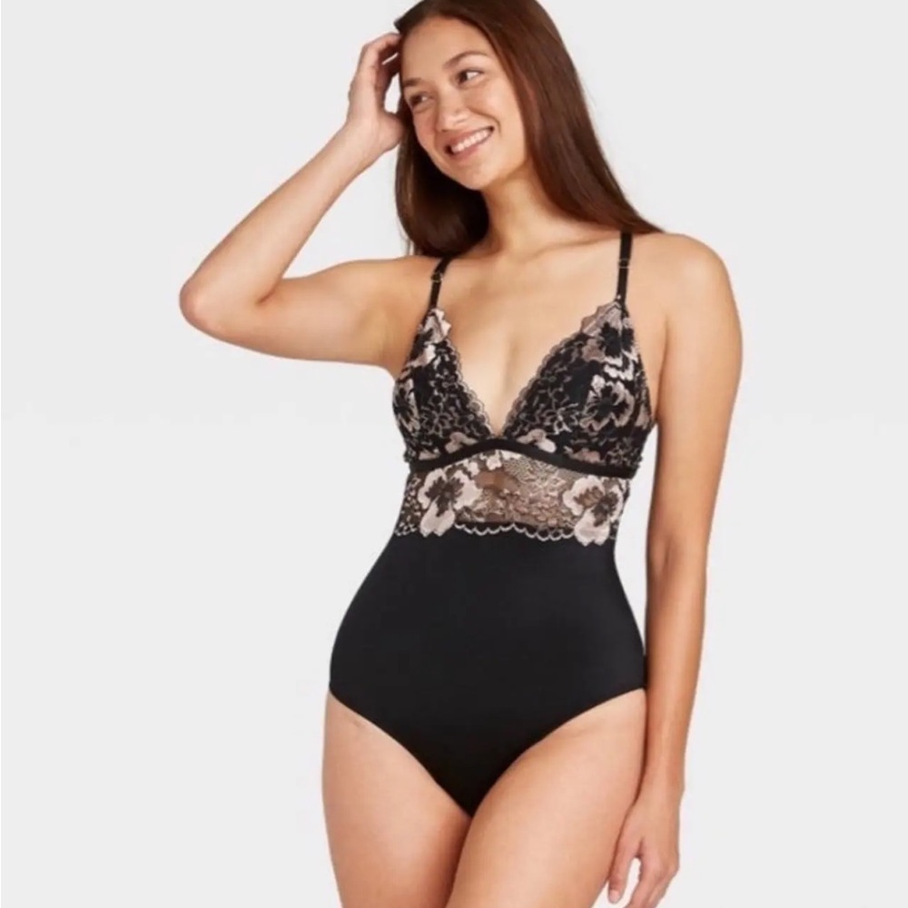 Auden Intimates V neck black / floral detail bodysuit